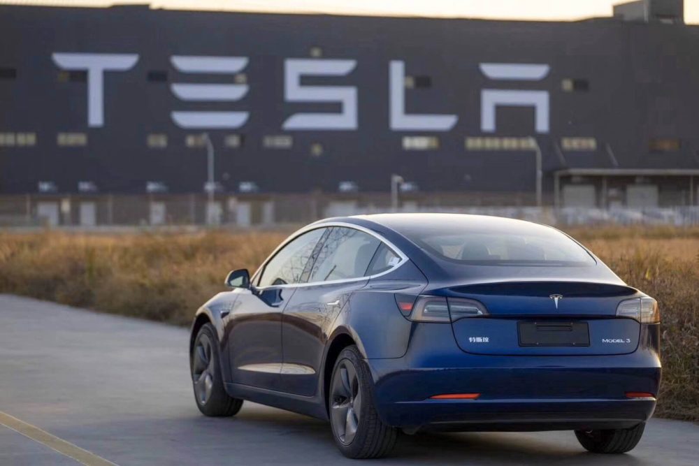 1667489532_25-sportishka-com-p-tesla-mashina-instagram-27-1316378